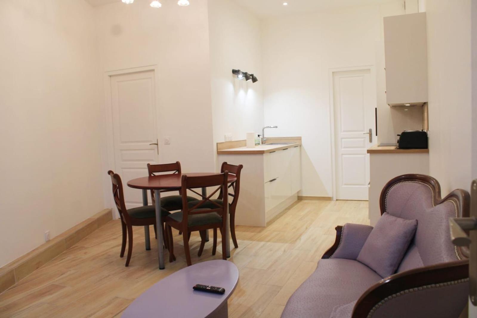 Versailles Direct Royal 4 Pers Apartman Kültér fotó